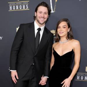 GettyImages-2198068508-Hailee-Steinfeld-Is-Pregnant-Expecting-1st-Baby-With-Josh-Allen.jpg