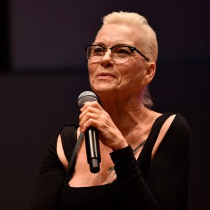 GettyImages-2220828178 Susan Powter Squirted Breast Milk at Man Who Shamed Her for Breast-Feeding