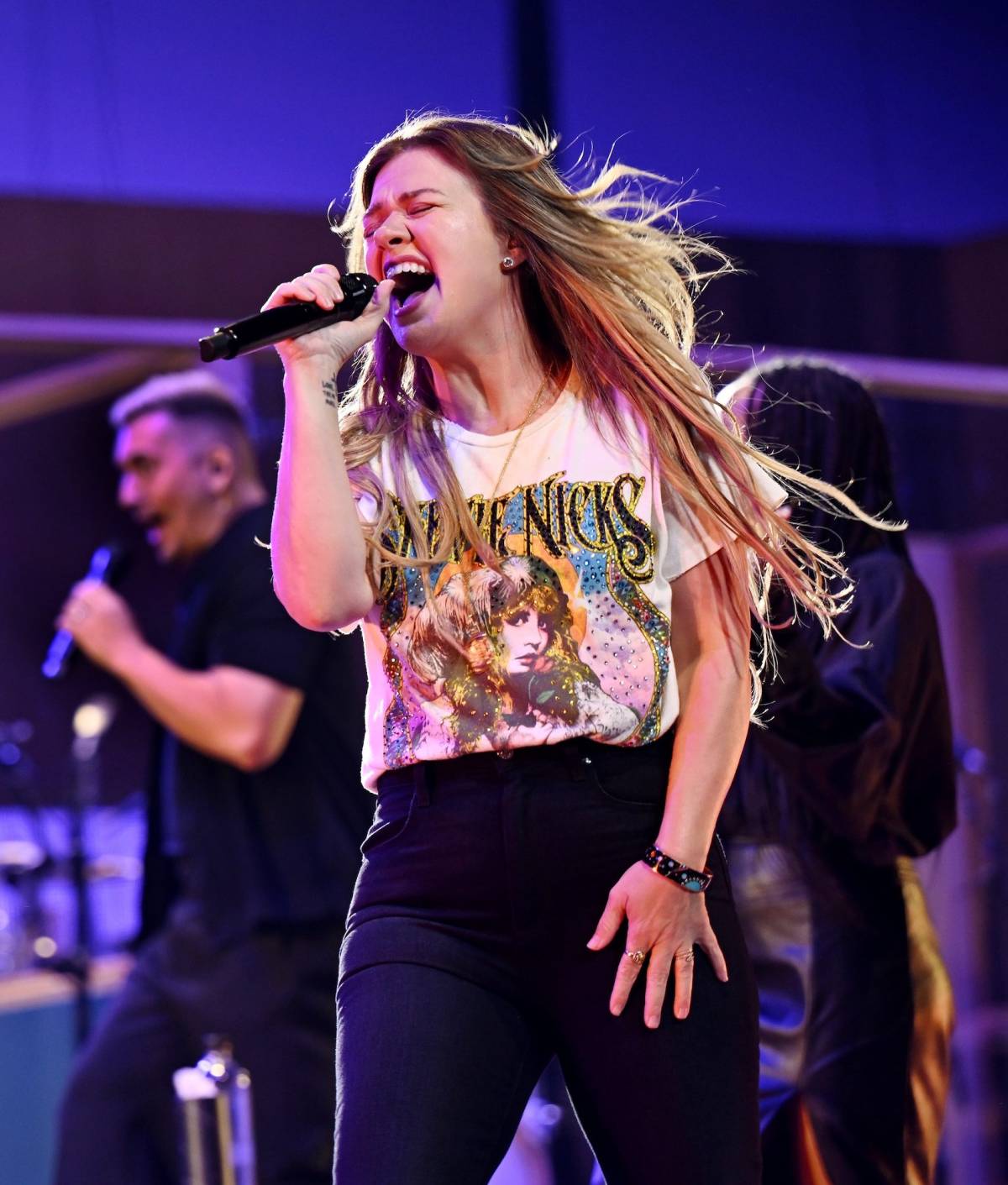 Kelly Clarkson Helps Fans Get Engaged In 1st Concert Since Ex s Death Kelly Clarkson Helps Fans Get Engaged In 1st Concert Since Ex s Death