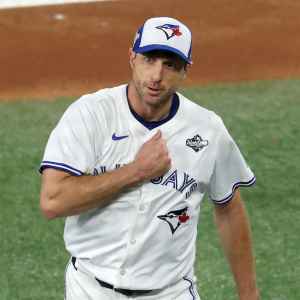 GettyImages-2244544012 bluejays pitcher cries