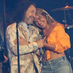 Marco Antonio Solís y Karol G.