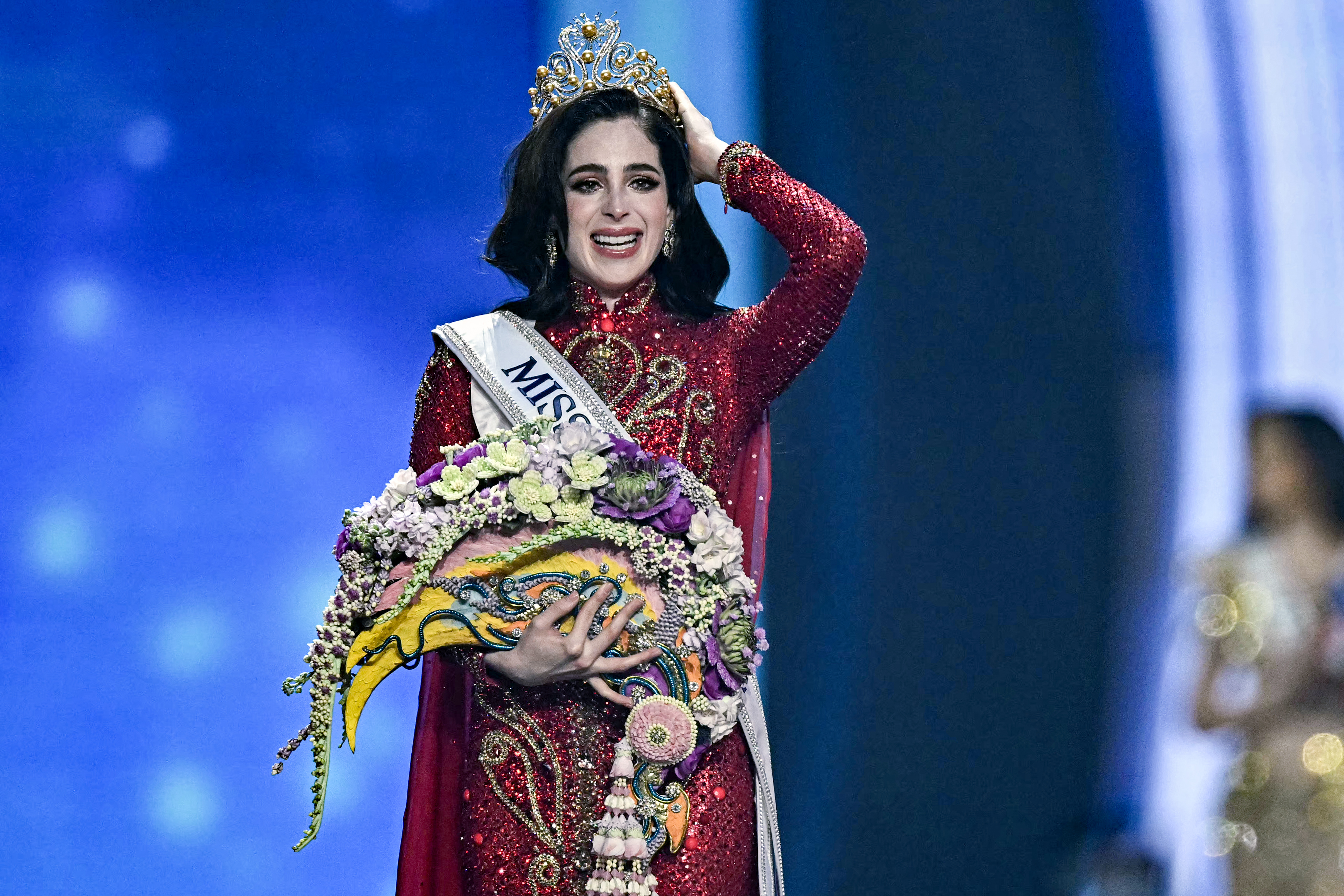 La mexicana Fátima Bosch se corona con el título de Miss Universo 2025 en Tailandia.