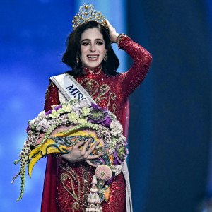 La mexicana Fátima Bosch se corona con el título de Miss Universo 2025 en Tailandia.