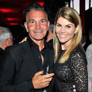 GettyImages-470297882-Lori-Loughlin-and-Mossimo-Giannulli-File-for-Divorce.jpg