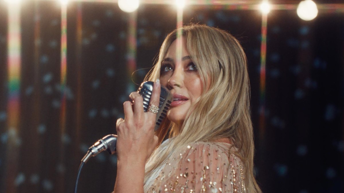 Hilary Duffs 1st New Song in 10 Years Includes Leonardo DiCaprio Shout Out
