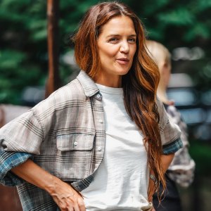 NEW YORK, NY - AUGUST 5: Katie Holmes is seen on the set of "Happy Hours" on August 5, 2025 in New York City. (Photo by XNY/Star Max/GC Images)