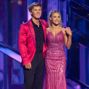 Robert-Irwin-and-Witney-Carson-DWTS-Finale-180162_EM106645