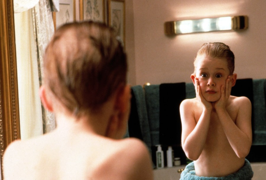 HOME ALONE, Macaulay Culkin, 1990. TM and Copyright (c) 20th Century Fox Film Corp. All rights
