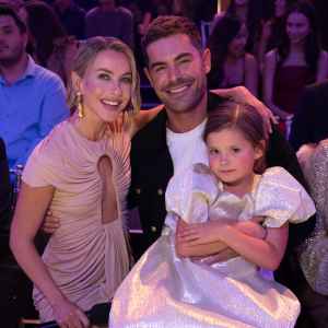 JULIANNE HOUGH, ZAC EFRON, OLIVIA EFRON