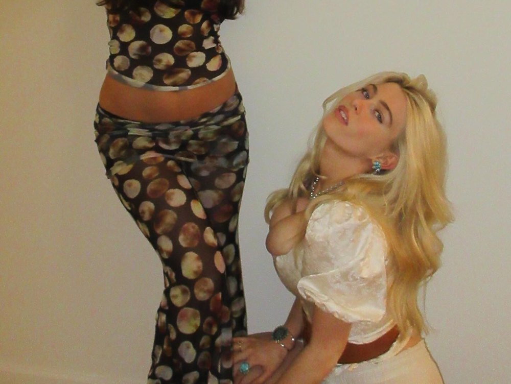 Claudia Schiffer's Daughter Clementine, 21, Shows Off Her Curves in a Push-Up Corset Top
