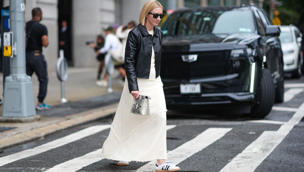 17 Transitional Dresses That Look Great With White Sneakers