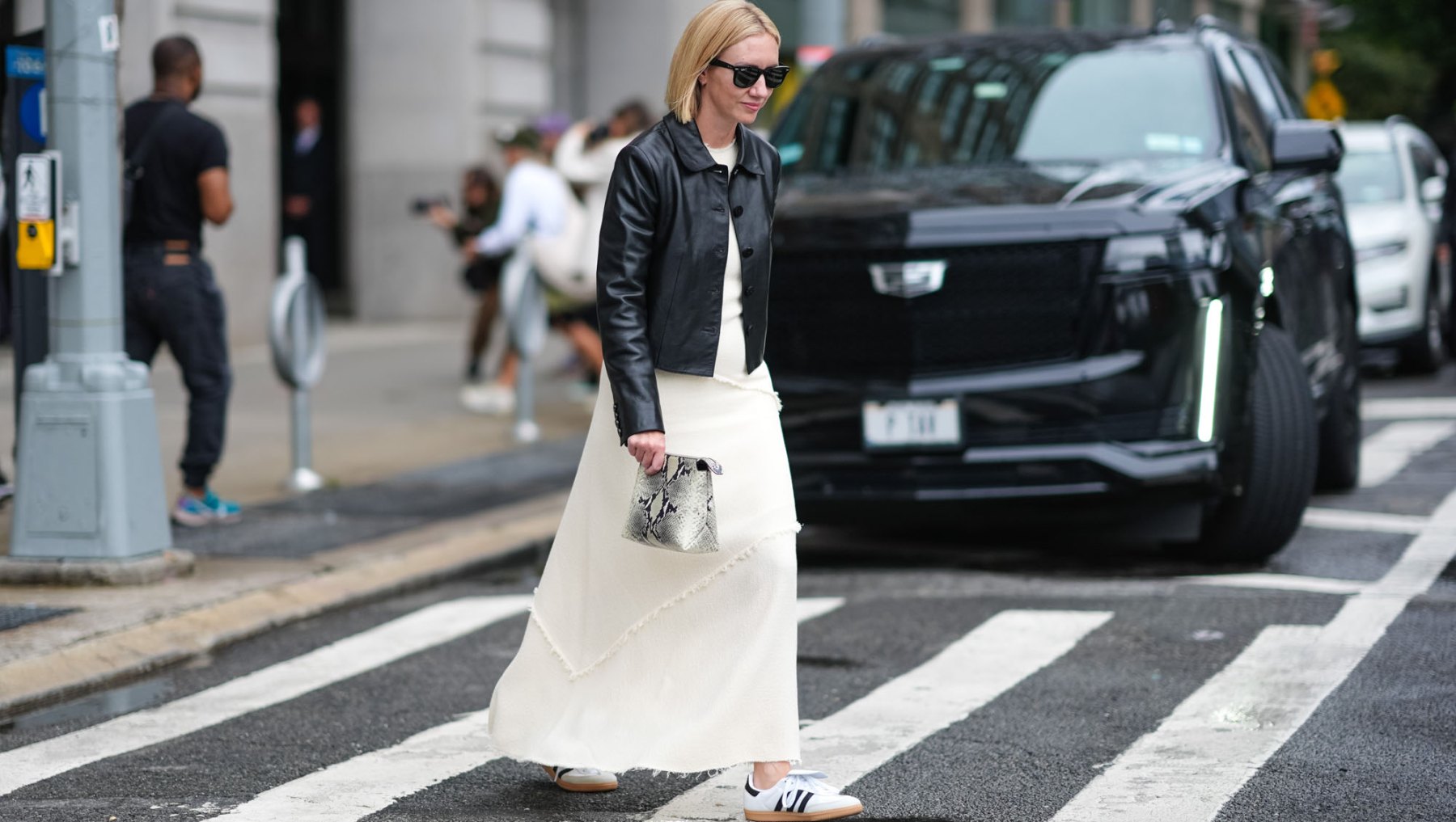 17 Transitional Dresses That Look Great With White Sneakers
