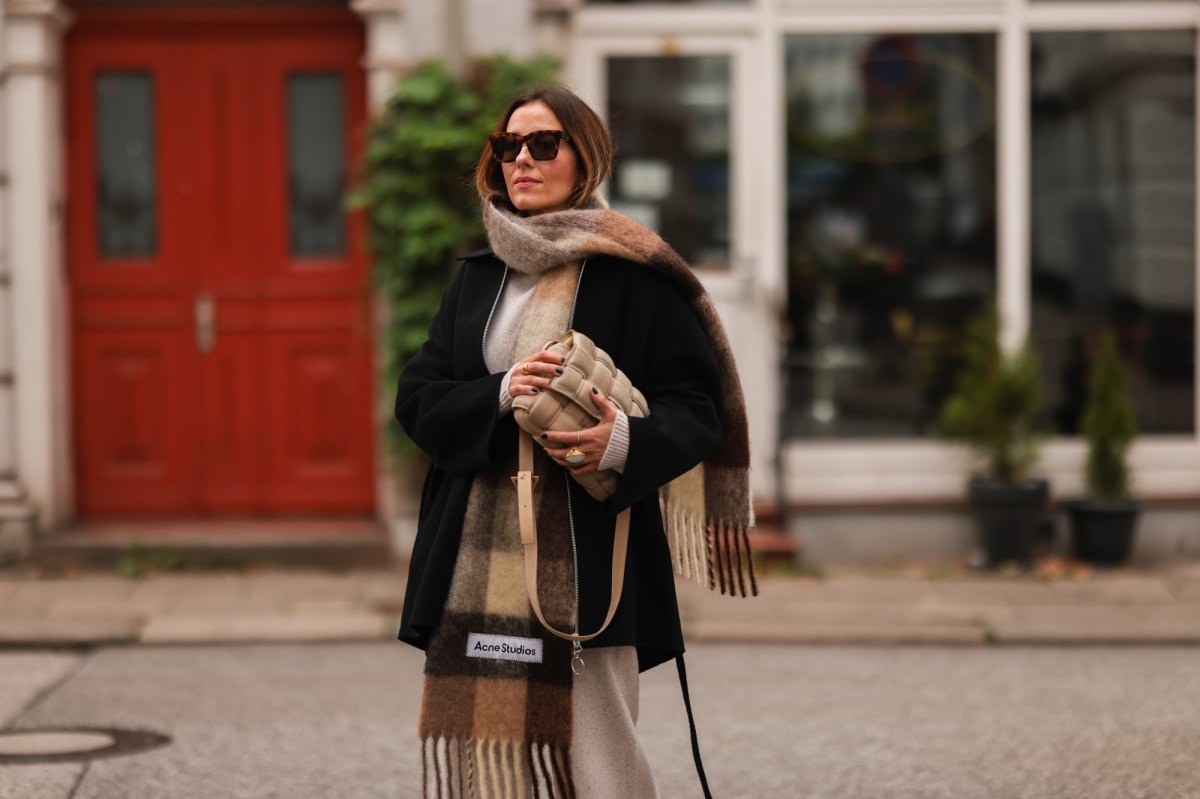 HAMBURG, GERMANY - AUGUST 30: Elise Soho wearing Joseph beige two piece, Acne Studios navy blue trenchcoat on August 30, 2021 in Hamburg, Germany. (Photo by Jeremy Moeller/Getty Images)