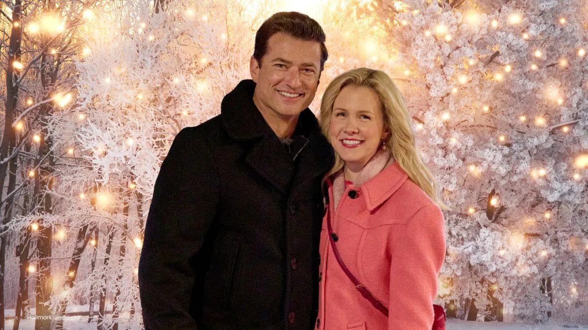 Ginna Claire Mason and Wes Brown in A Newport Christmas