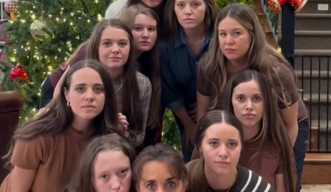 Michelle Duggar Reunites With All 9 Daughters in Christmas Photos Michelle Duggar Reunites With All 9 Daughters in Christmas Photos