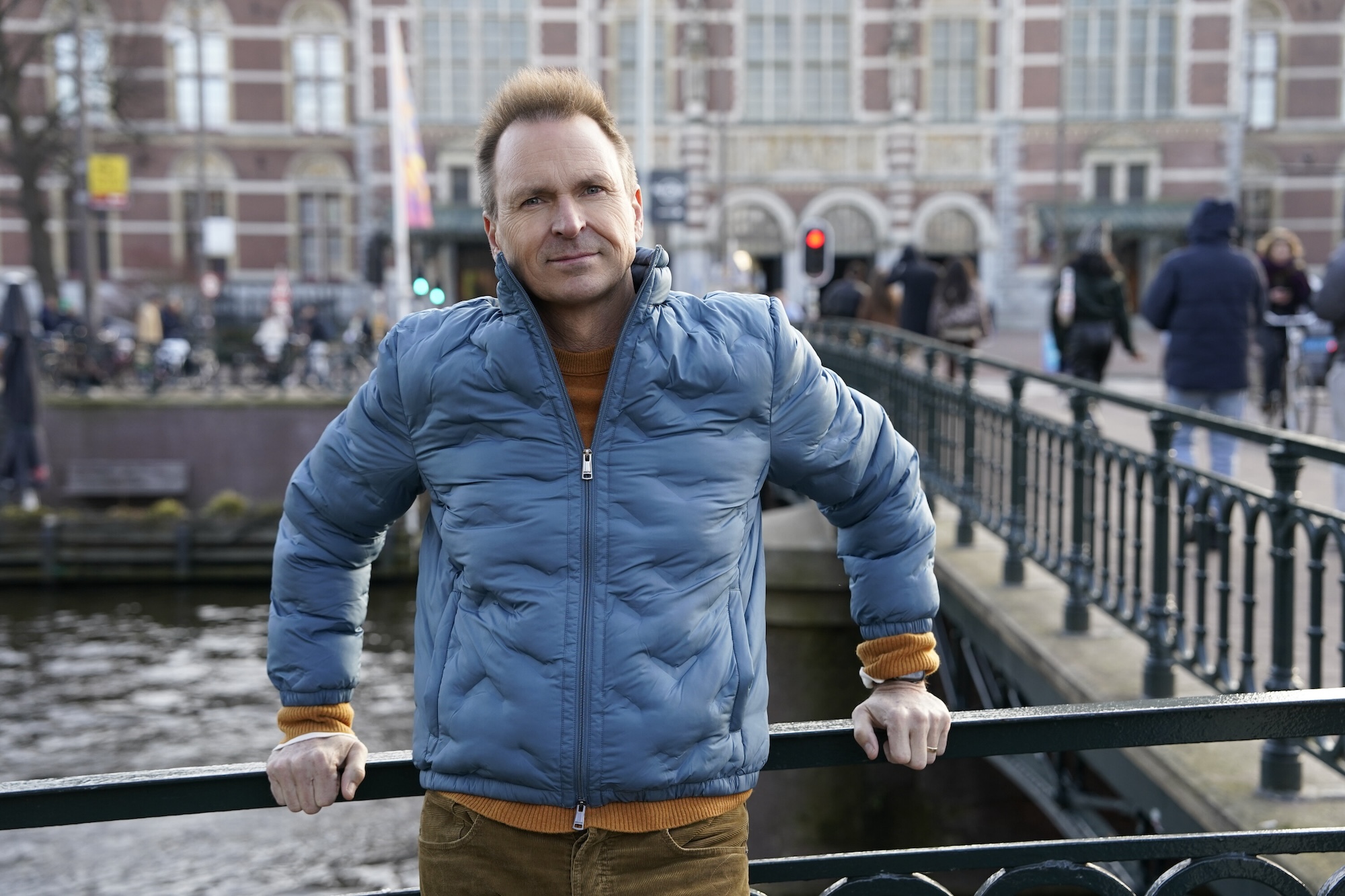 3072213_0125b-phil-keoghan-amazing-race