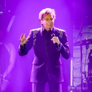 Barry Manilow Diagnosed With Cancer