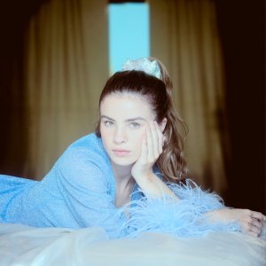 Giulia Be lanza su álbum debut