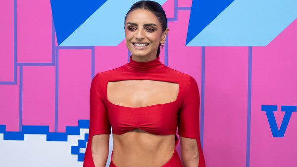 Aislinn Derbez.