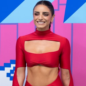 Aislinn Derbez.