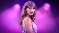 泰勒·斯威夫特 (Taylor Swift) 在舞台上表演
