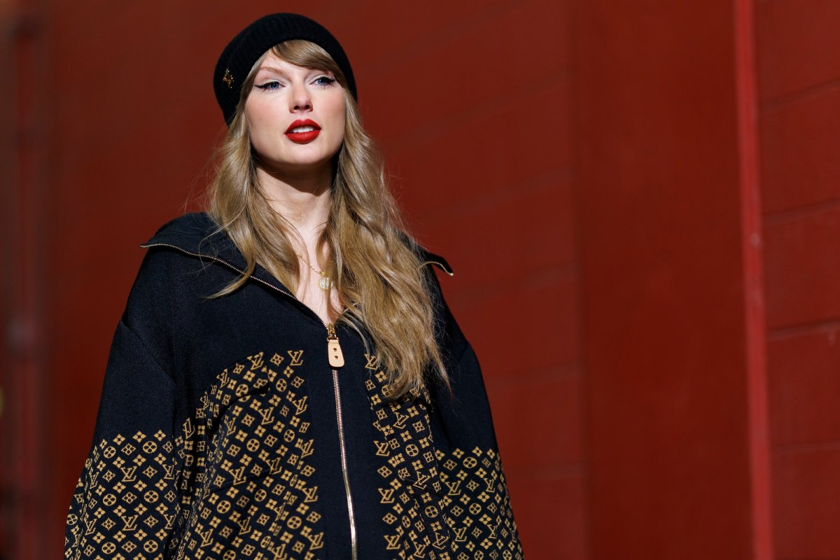 taylor swift huggie earring