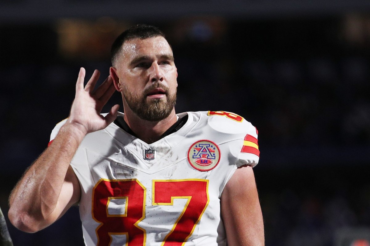 GettyImages-2244682007 travis kelce reveals best gift he has gotten taylor swift