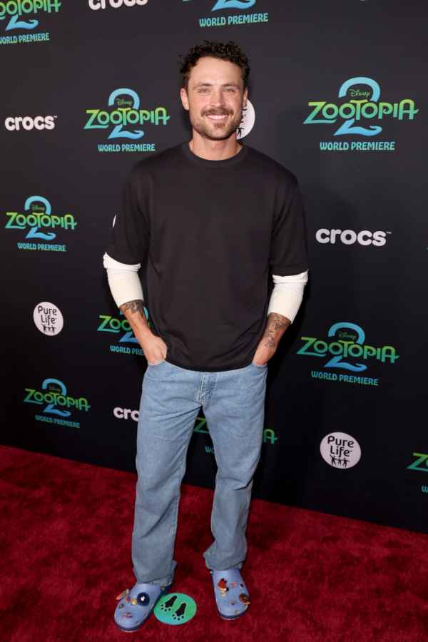Tmi Magazine Dylan Efron Says He Gained 15-20 Lbs on Dancing With the Stars - Us