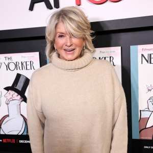 GettyImages2250045967 Martha Stewart Baffles the Internet With How She Eats Bagels