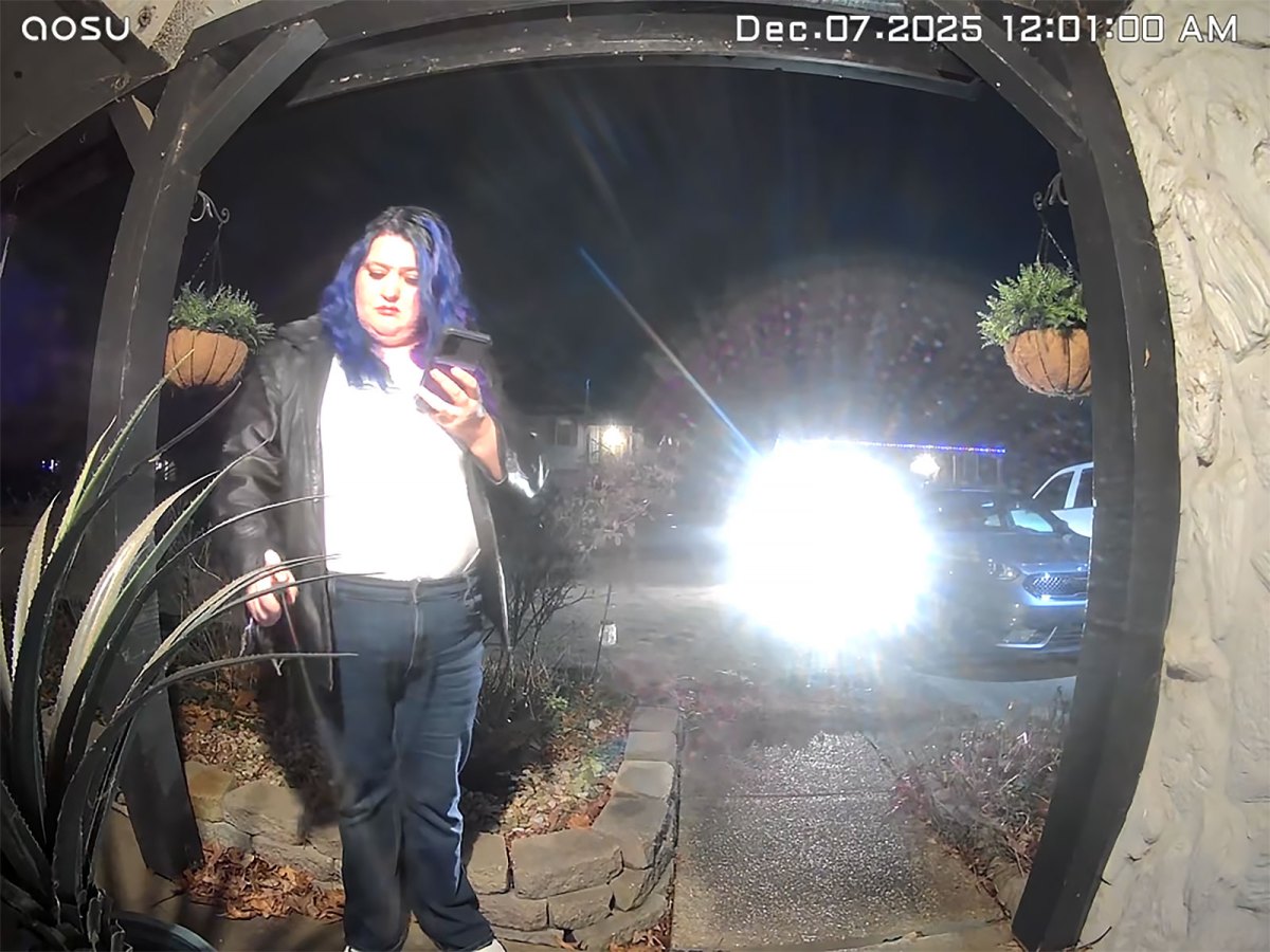 Indiana DoorDash Driver Caught on Video Spraying Irritant Substance on Food Delivery 02