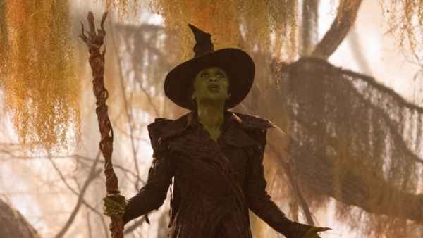 MCDWIFO_UV018 Wicked Costume Designer Defends Elphaba's Controversial 'Sex Cardigan'