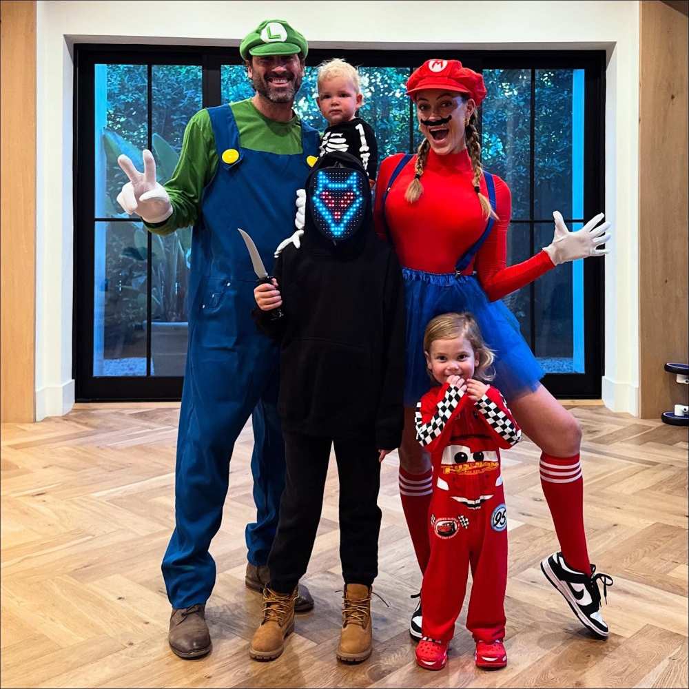 Peta-Murgatroyd-With-Maks-and-Kids-572346167_18536809819059814_3507283738570401238_n