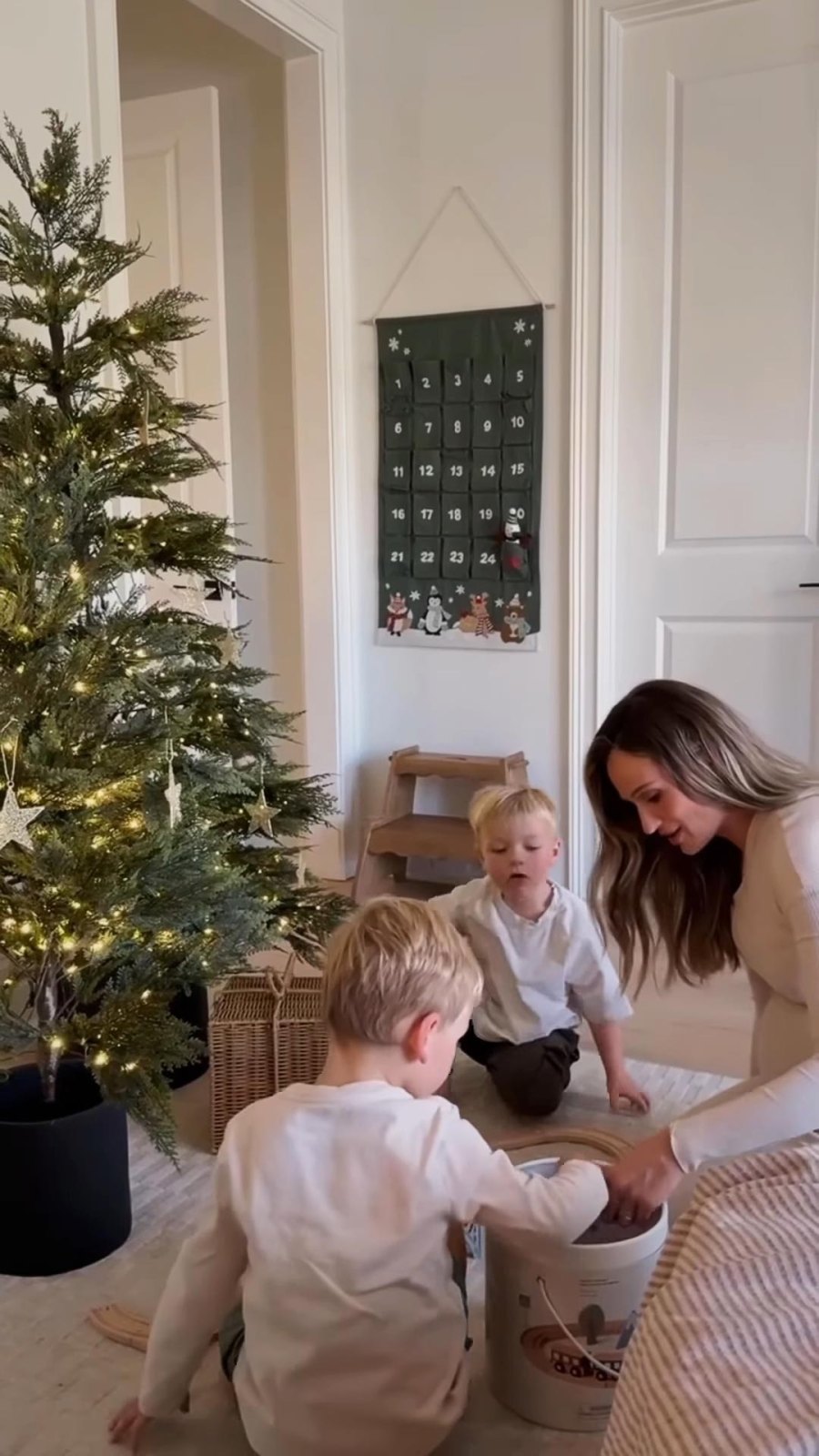 Stars Decorate for the 2025 Holidays Khloe Kardashian Selena Gomez and More Celebrities Festive Homes Chris Lane and Lauren Bushnell