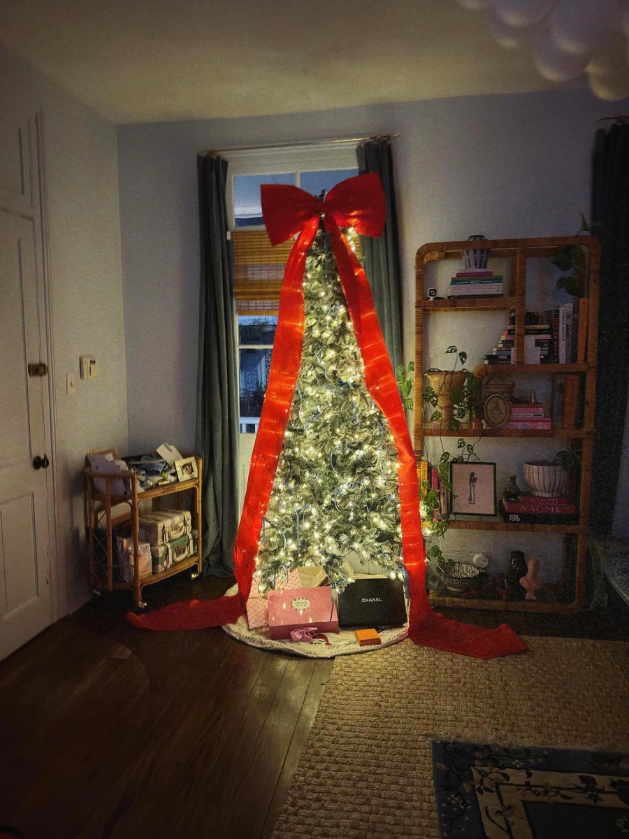 Stars Decorate for the 2025 Holidays Khloe Kardashian Selena Gomez and More Celebrities Festive Homes Venita Aspen