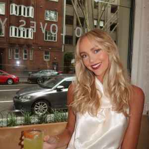 OnlyFans' Annie Knight Breaks Down How She Spends $140K Per Month: Beauty Services and More