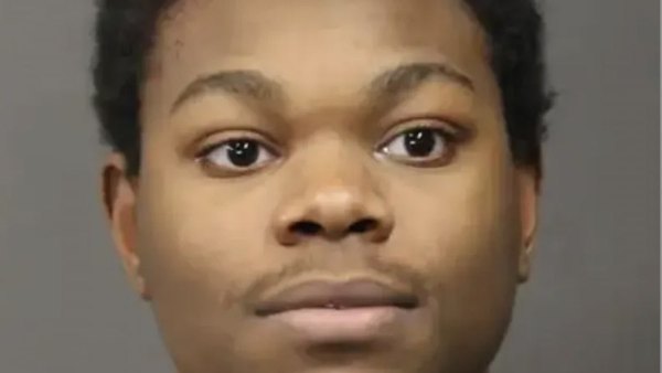 18-Year-Old Fatally Stabbed Classmate, 16, With Scissors Over Vape Pen