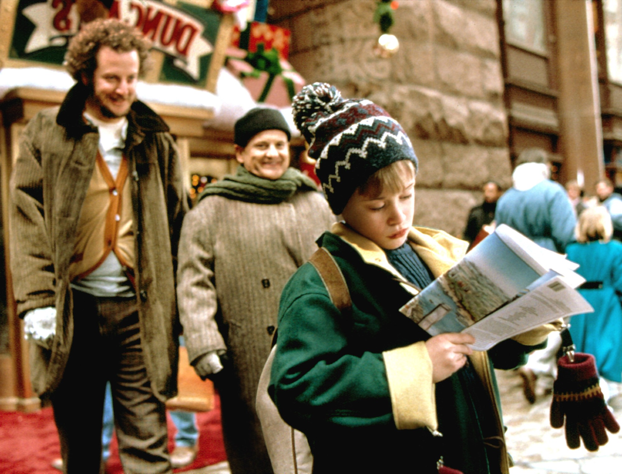 Daniel Stern, Joe Pesci and Macaulay Culkin in Home Alone 2: Lost in New York