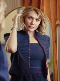 Elizabeth Olsen in Love & Death