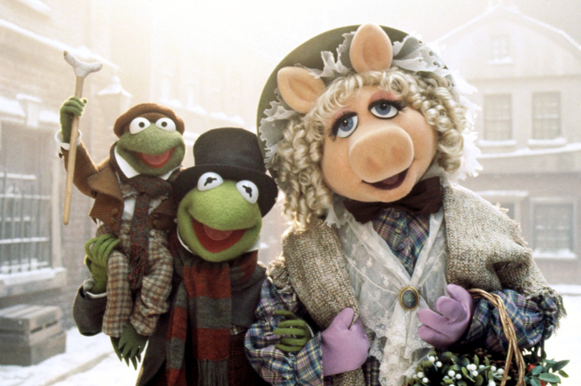 Kermit and Miss Piggy in The Muppet Christmas Carol