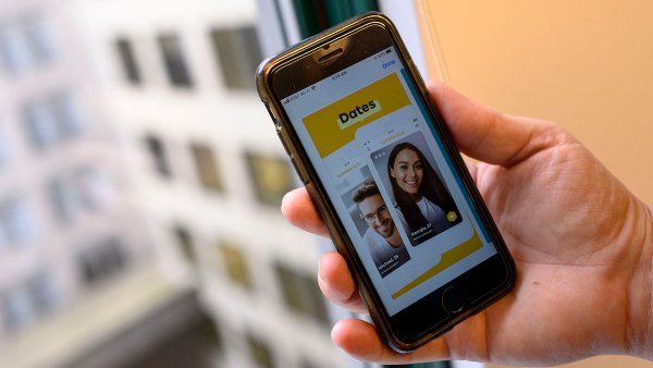 Scammer Stole $300K From 'Girlfriend' He Met on Bumble in Elaborate 'Romance’ Scheme