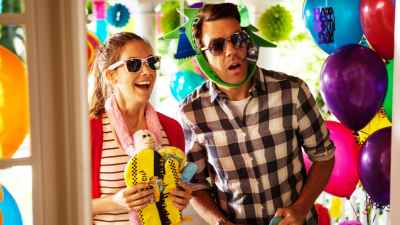 Alison Brie and Jason Sudeikis in Sleeping with Other People