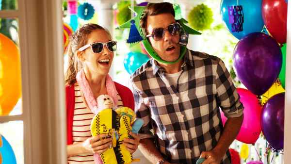 Alison Brie and Jason Sudeikis in Sleeping with Other People