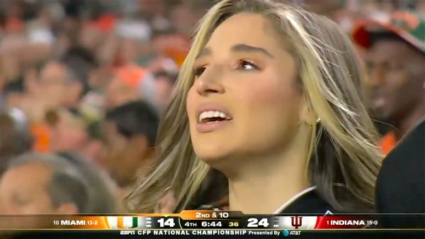 porn-star-abella-danger-breaks-down-in-tears-at-college-football-title