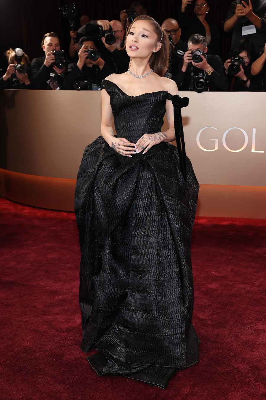 Ariana Grande Red Carpet Arrival Golden Globes 2026