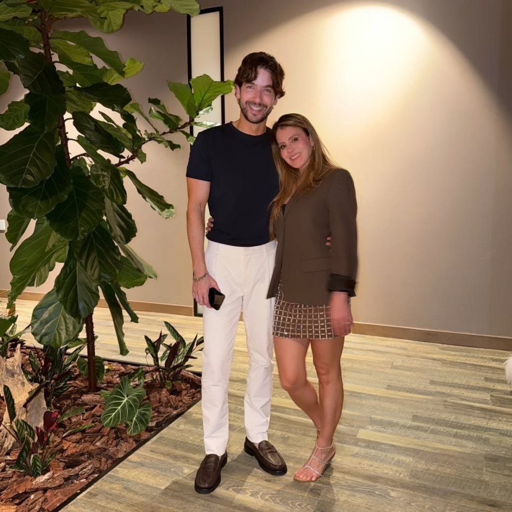 Carlos Torres, con su novia Johanna Castro.