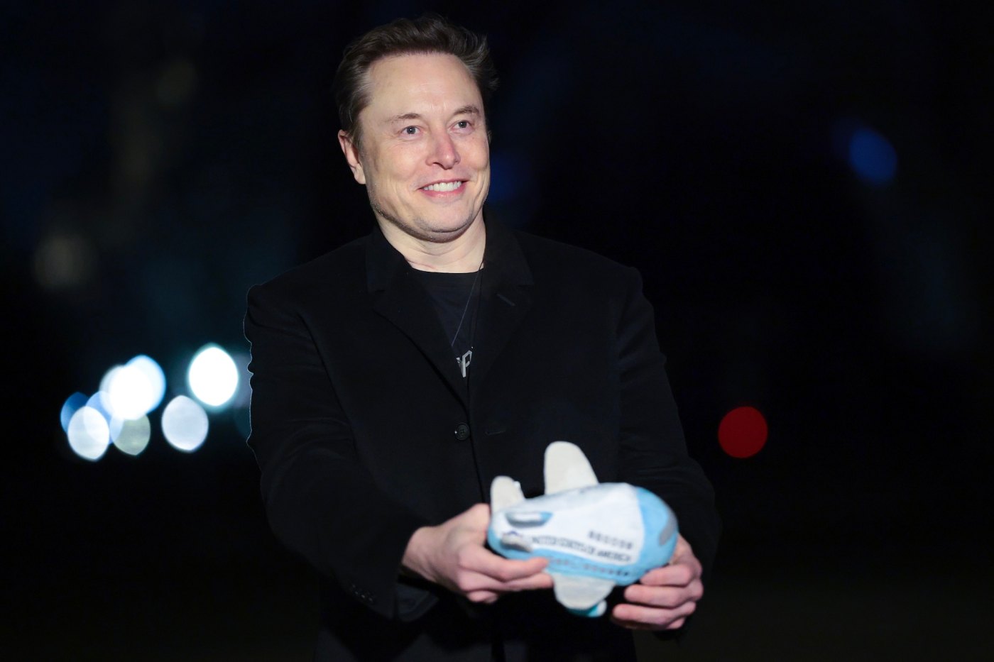 Ashley St. Clair, madre del hijo de Elon Musk, demanda a xAI | Us Weekly