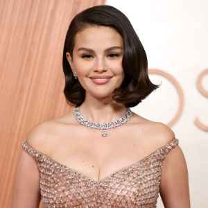 GettyImages-2202909570.Selena-Gomez-Showcases-Her-Natural-Beauty-in-Rare-Make-Up-Free-Selfie.jpg