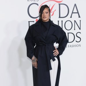 GettyImages-2244965001-rihanna-little-pouch.
