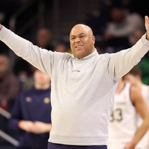 GettyImages-2249777397 Notre Dame Basketball Coach Micah Shrewsberry Charges Referee After Controversial Call Ends Game