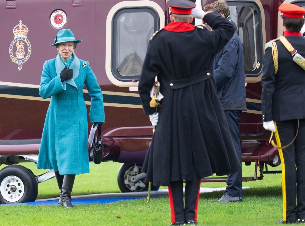 Buckingham Palace Defends Royal Family&rsquo;s Use of Helicopters